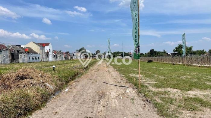 Lahan Dijual Lokasi Sleman, Sleman dengan Luas Tanah 108m2 dan Status SHM Lahan Dijual Lokasi Sleman, Sleman dengan Luas Tanah 108m2 dan Status SHM