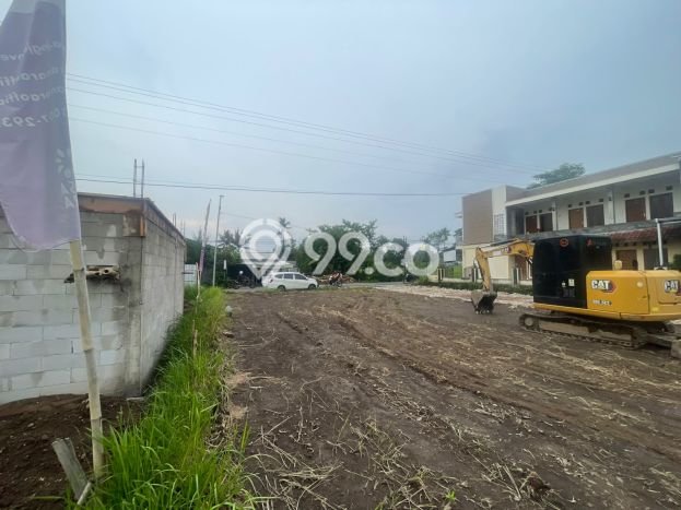 Lahan Strategis di Ngaglik Dijual dengan Luas 100m2 Lahan Strategis di Ngaglik Dijual dengan Luas 100m2