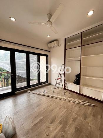Rumah 4 Kamar Siap Huni Disewakan di Kebayoran Baru Harga Kompetitif Rumah 4 Kamar Siap Huni Disewakan di Kebayoran Baru Harga Kompetitif