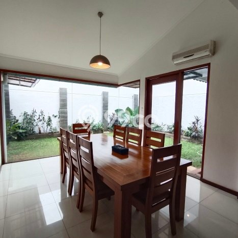 Disewakan! Rumah 3 Kamar Tidur &
3 Kamar Mandi di Kemang, Jakarta Selatan Disewakan! Rumah 3 Kamar Tidur &
3 Kamar Mandi di Kemang, Jakarta Selatan