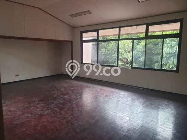 Lokasi terbaik! Rumah siap huni dikontrakkan di Kebayoran Lama LB 800m2 Lokasi terbaik! Rumah siap huni dikontrakkan di Kebayoran Lama LB 800m2