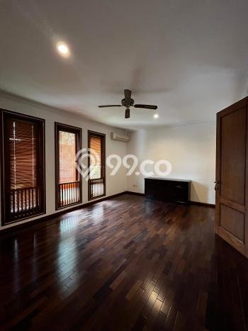 Hunian Kondisi Baik Disewakan di Pondok Indah, Jakarta Selatan LT 480m2, LB 600m2 Hunian Kondisi Baik Disewakan di Pondok Indah, Jakarta Selatan LT 480m2, LB 600m2