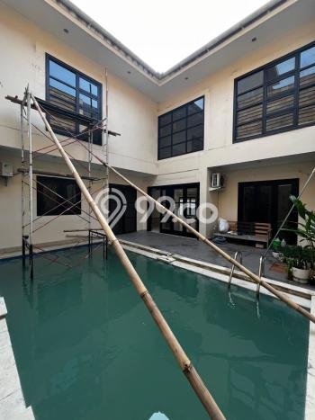 Rumah 4 Kamar Siap Huni Disewakan di Kebayoran Baru Harga Kompetitif Rumah 4 Kamar Siap Huni Disewakan di Kebayoran Baru Harga Kompetitif