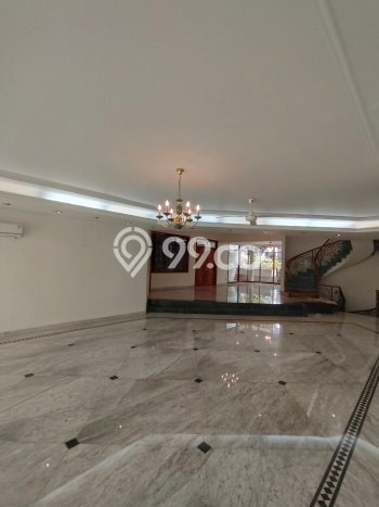 Hunian Bagus Disewakan di Pondok Indah, Jakarta Selatan LT 500m2, LB 550m2 Hunian Bagus Disewakan di Pondok Indah, Jakarta Selatan LT 500m2, LB 550m2