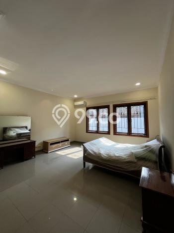 Rumah di Pondok Indah, Lingkungan Strategis, 4 KT Rumah di Pondok Indah, Lingkungan Strategis, 4 KT