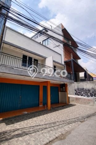 Disewakan Ruko komersial di Cilandak luas bangunan 128m2 Disewakan Ruko komersial di Cilandak luas bangunan 128m2