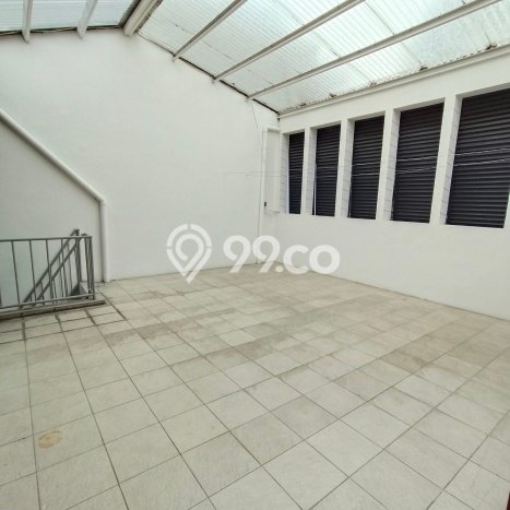 Disewakan! Rumah 3 Kamar Tidur &
3 Kamar Mandi di Kemang, Jakarta Selatan Disewakan! Rumah 3 Kamar Tidur &
3 Kamar Mandi di Kemang, Jakarta Selatan