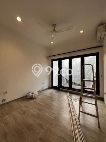 Rumah 4 Kamar Siap Huni Disewakan di Kebayoran Baru Harga Kompetitif Rumah 4 Kamar Siap Huni Disewakan di Kebayoran Baru Harga Kompetitif