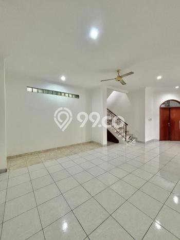 Disewakan! Rumah 4 Kamar Tidur &
2 Kamar Mandi di Cipete, Jakarta Selatan Disewakan! Rumah 4 Kamar Tidur &
2 Kamar Mandi di Cipete, Jakarta Selatan