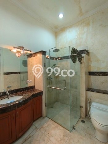 Hunian Modern dengan LT 550m2 & LB 600m2 Dikontrakkan di Pondok Indah Hunian Modern dengan LT 550m2 & LB 600m2 Dikontrakkan di Pondok Indah