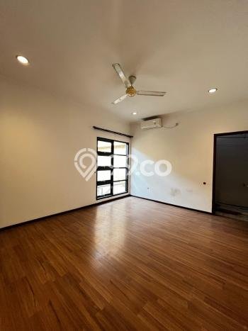 Rumah 4 Kamar Siap Huni Disewakan di Kebayoran Baru Harga Kompetitif Rumah 4 Kamar Siap Huni Disewakan di Kebayoran Baru Harga Kompetitif