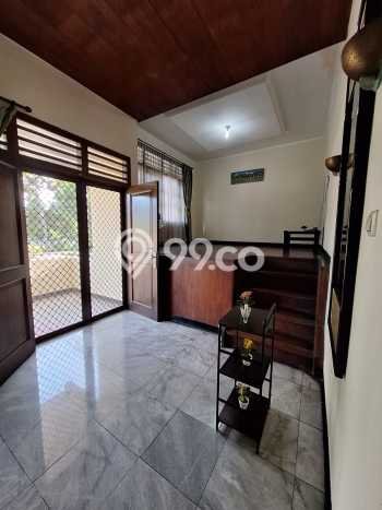 Rumah Mewah LB 250m2 Siap Huni Desain Elegan di Pangkalan Jati, Depok Rumah Mewah LB 250m2 Siap Huni Desain Elegan di Pangkalan Jati, Depok