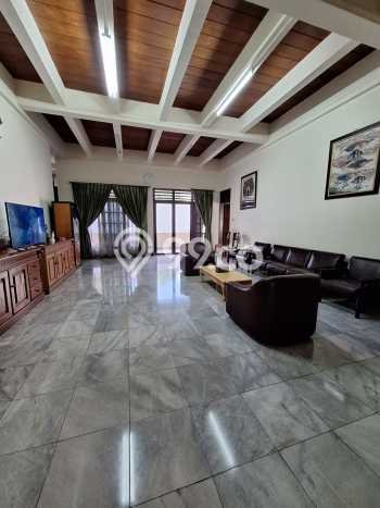 Rumah Mewah LB 250m2 Siap Huni Desain Elegan di Pangkalan Jati, Depok Rumah Mewah LB 250m2 Siap Huni Desain Elegan di Pangkalan Jati, Depok