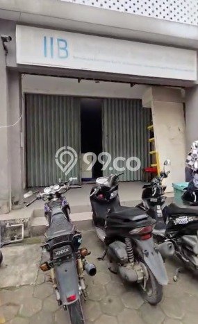 LOKASI PREMIUM! Ruko Kawasan Cikarang, Luas 225m², Area Bisnis LOKASI PREMIUM! Ruko Kawasan Cikarang, Luas 225m², Area Bisnis