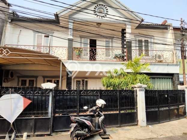 For Sale! Premium House LT 210m2 Desain Elegan di Kemang For Sale! Premium House LT 210m2 Desain Elegan di Kemang