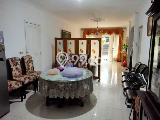 For Sale! Premium House LT 210m2 Desain Elegan di Kemang For Sale! Premium House LT 210m2 Desain Elegan di Kemang