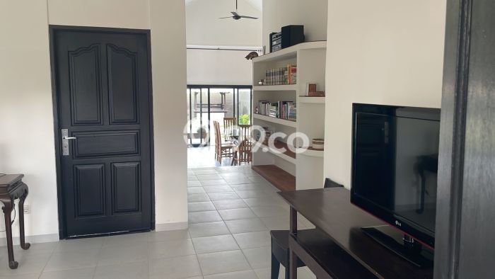 FOR SALE! Vila di , Luas 360m2m², Posisi Premium FOR SALE! Vila di , Luas 360m2m², Posisi Premium