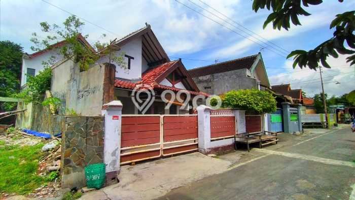 Rumah Bisa KPR 5 Kamar Tidur di Nusukan, Keamanan 24 Jam, Solo Rumah Bisa KPR 5 Kamar Tidur di Nusukan, Keamanan 24 Jam, Solo