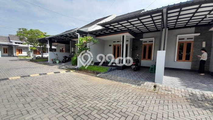 Rumah Luas Asri 2 KT Siap Pakai di Solo Baru Surakarta Rumah Luas Asri 2 KT Siap Pakai di Solo Baru Surakarta
