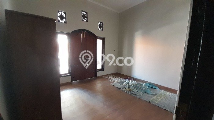 Jual Rumah Strategis Bagus Punya 4 KT di Laweyan Solo SHM Jual Rumah Strategis Bagus Punya 4 KT di Laweyan Solo SHM