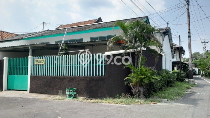 Peluang Investasi! Kost Dijual di Jajar, Solo, 5 KT, 2 KM, Luas 78m2 Peluang Investasi! Kost Dijual di Jajar, Solo, 5 KT, 2 KM, Luas 78m2