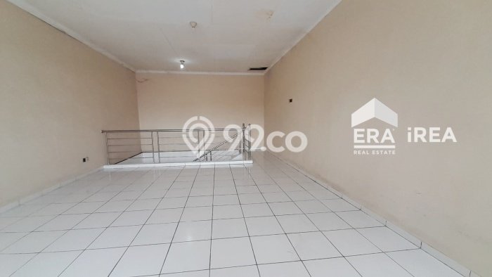 PRIME LOCATION! Ruko di Laweyan, Luas 100m2m², Area Berkembang, Ready Pakai PRIME LOCATION! Ruko di Laweyan, Luas 100m2m², Area Berkembang, Ready Pakai