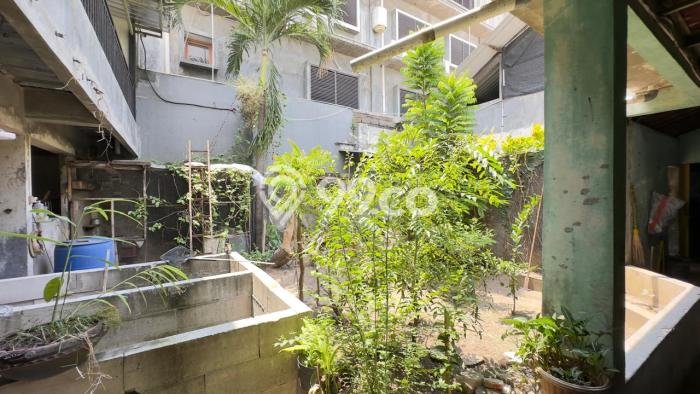 Rumah Asri area Banjarsari, Solo, Luas 727m2m² LB 600m2m² Rumah Asri area Banjarsari, Solo, Luas 727m2m² LB 600m2m²