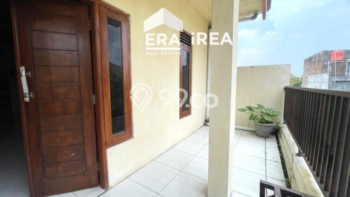 Dijual Kost Strategis di Jebres, Solo 9 KT, 3 KM, Luas Bangunan 400m2 Dijual Kost Strategis di Jebres, Solo 9 KT, 3 KM, Luas Bangunan 400m2