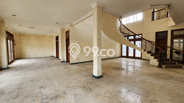 Lokasi strategis! Rumah siap huni dikontrakkan di Laweyan LB 600m2 Lokasi strategis! Rumah siap huni dikontrakkan di Laweyan LB 600m2