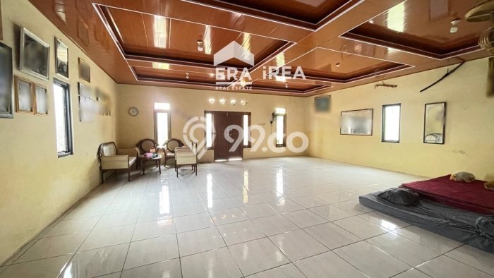Dijual Kost Strategis di Jebres, Solo 9 KT, 3 KM, Luas Bangunan 400m2 Dijual Kost Strategis di Jebres, Solo 9 KT, 3 KM, Luas Bangunan 400m2