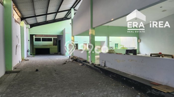Area Ramai! Gudang Dijual di Jebres untuk Bisnis Luas Bangunan 2000m2 Area Ramai! Gudang Dijual di Jebres untuk Bisnis Luas Bangunan 2000m2
