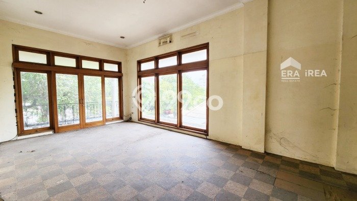 Lokasi strategis! Rumah siap huni dikontrakkan di Laweyan LB 600m2 Lokasi strategis! Rumah siap huni dikontrakkan di Laweyan LB 600m2