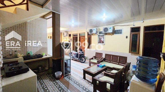 Unit Kost Dijual di Jebres dengan 66 Kamar Tidur & Luas Bangunan 950m2 Unit Kost Dijual di Jebres dengan 66 Kamar Tidur & Luas Bangunan 950m2