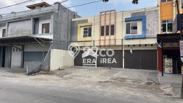 Ruko untuk disewa di Colomadu punya LT 243m2 & LB 294m2 harga sewa kompetitif Ruko untuk disewa di Colomadu punya LT 243m2 & LB 294m2 harga sewa kompetitif