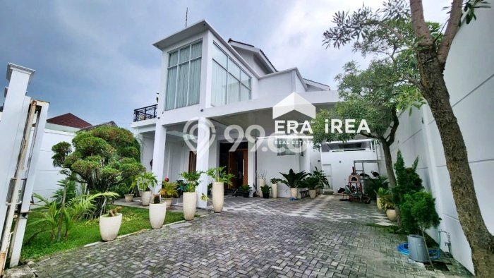 Rumah Mewah Siap Huni LT 488m2 di Banjarsari, Solo Rumah Mewah Siap Huni LT 488m2 di Banjarsari, Solo