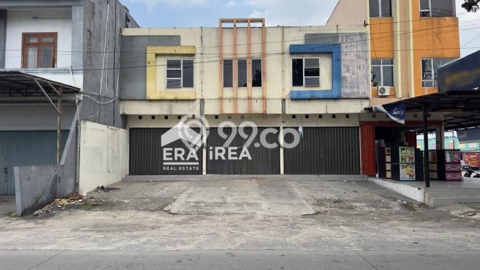 Disewakan Ruko komersial di Colomadu luas bangunan 294m2 Disewakan Ruko komersial di Colomadu luas bangunan 294m2