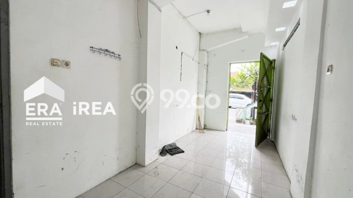 Unit Komersial Paling Strategis di Banjarsari Solo dengan LB 330m2 Unit Komersial Paling Strategis di Banjarsari Solo dengan LB 330m2