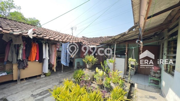 Rumah Sederhana Dijual di Jaten 3 Kamar dengan Luas Tanah 200m2 Rumah Sederhana Dijual di Jaten 3 Kamar dengan Luas Tanah 200m2