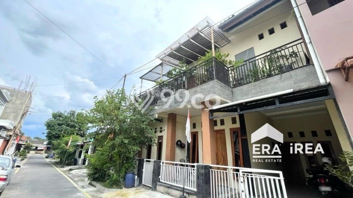 For Sale Rumah 5 Kamar Lokasi Ideal Bagus dan Strategis di Colomadu For Sale Rumah 5 Kamar Lokasi Ideal Bagus dan Strategis di Colomadu