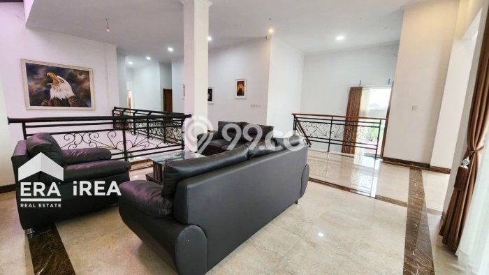 Rumah Mewah Siap Huni LT 488m2 di Banjarsari, Solo Rumah Mewah Siap Huni LT 488m2 di Banjarsari, Solo