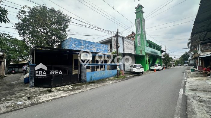 Peluang Investasi! Rumah Kost Dijual di Banjarsari, Solo, 28 KT, 27 KM, Luas 1069m2 Peluang Investasi! Rumah Kost Dijual di Banjarsari, Solo, 28 KT, 27 KM, Luas 1069m2
