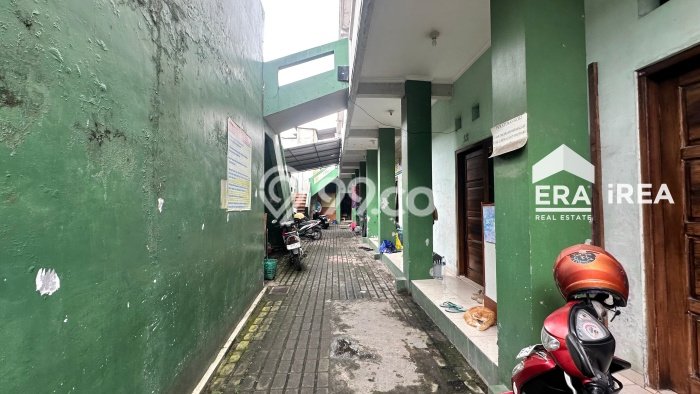 Peluang Investasi! Rumah Kost Dijual di Banjarsari, Solo, 28 KT, 27 KM, Luas 1069m2 Peluang Investasi! Rumah Kost Dijual di Banjarsari, Solo, 28 KT, 27 KM, Luas 1069m2