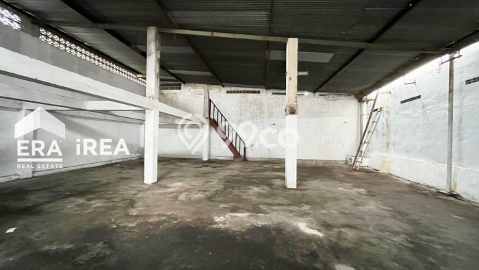 Gudang Dijual Lokasi Stratagis di Jebres Solo Cocok untuk Investasi Gudang Dijual Lokasi Stratagis di Jebres Solo Cocok untuk Investasi