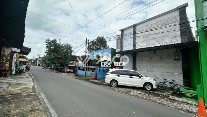 Peluang Investasi! Rumah Kost Dijual di Banjarsari, Solo, 28 KT, 27 KM, Luas 1069m2 Peluang Investasi! Rumah Kost Dijual di Banjarsari, Solo, 28 KT, 27 KM, Luas 1069m2