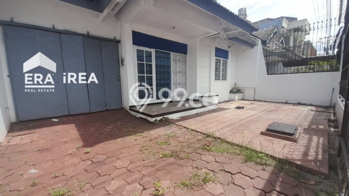 Lokasi terbaik! Rumah siap pakai disewakan di Solo Baru LB 100m2 Lokasi terbaik! Rumah siap pakai disewakan di Solo Baru LB 100m2