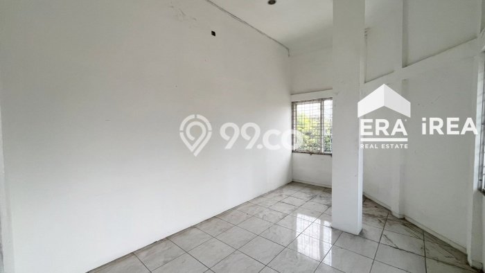 Unit Komersial Paling Strategis di Banjarsari Solo dengan LB 330m2 Unit Komersial Paling Strategis di Banjarsari Solo dengan LB 330m2