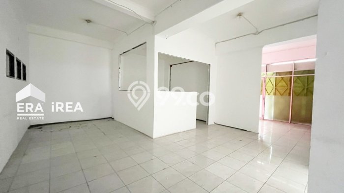 Unit Komersial Paling Strategis di Banjarsari Solo dengan LB 330m2 Unit Komersial Paling Strategis di Banjarsari Solo dengan LB 330m2
