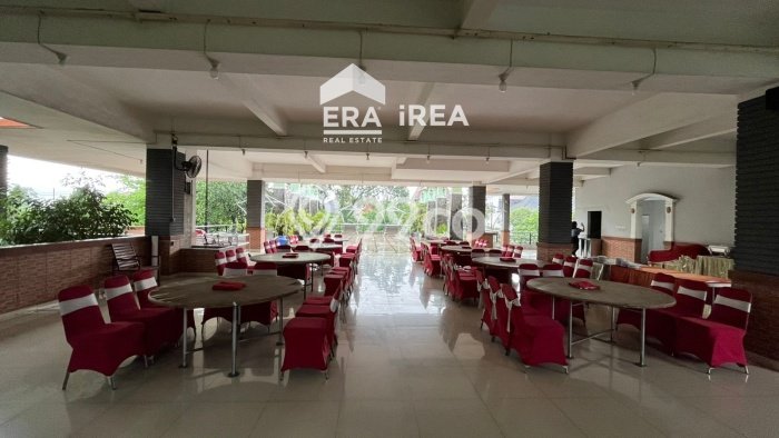 Unit Komersial Paling Strategis di Banjarsari Solo dengan LB 1800m2 Unit Komersial Paling Strategis di Banjarsari Solo dengan LB 1800m2