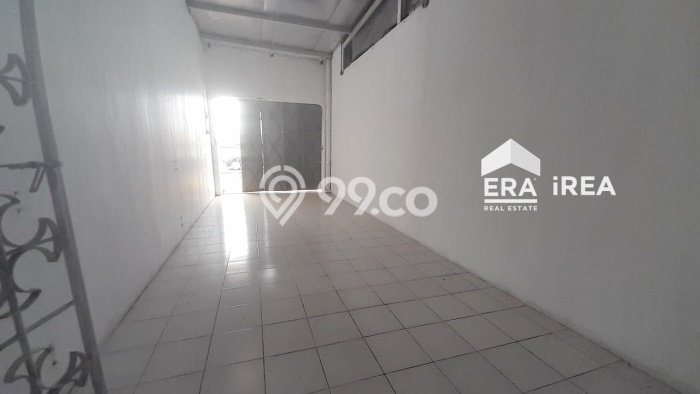 Lokasi terbaik! Rumah siap pakai disewakan di Solo Baru LB 100m2 Lokasi terbaik! Rumah siap pakai disewakan di Solo Baru LB 100m2