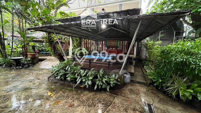 Unit Komersial Paling Strategis di Banjarsari Solo dengan LB 1800m2 Unit Komersial Paling Strategis di Banjarsari Solo dengan LB 1800m2